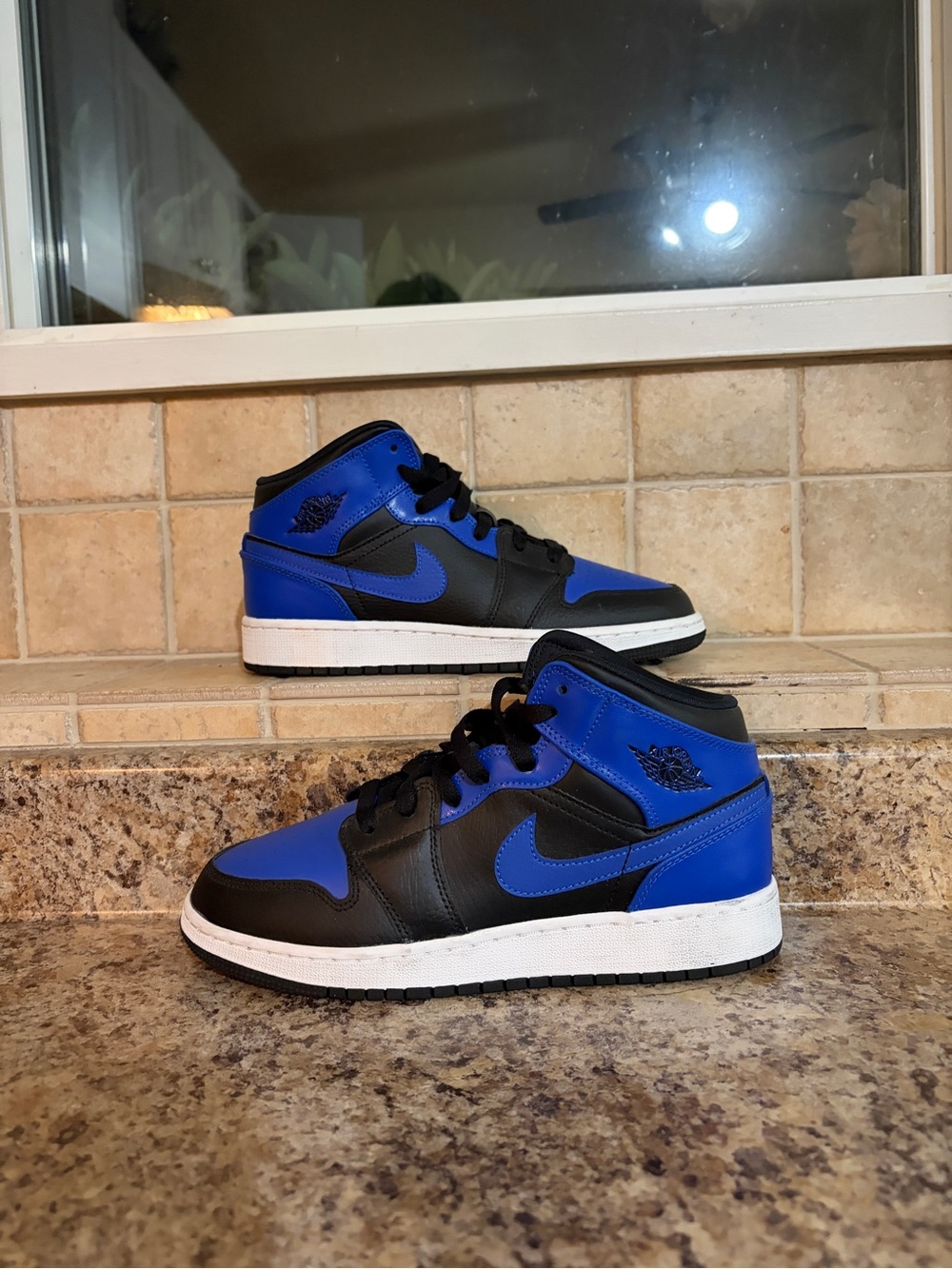Jordan 1 Mid Hyper Royal GS